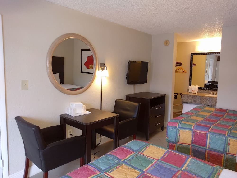 Red Carpet Inn Airport and Cruise Port Hotel Fort Lauderdale property views in Fort Lauderdale, FL — gallery photo 3
