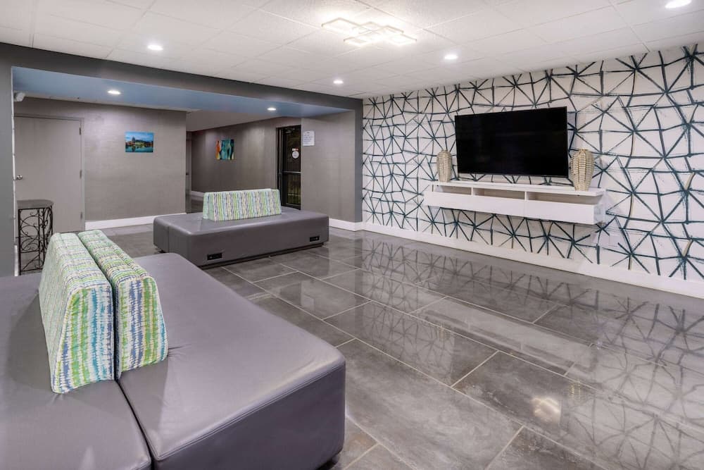 Baymont by Wyndham La Vergne/Nashville I-24 East interior in La Vergne, TN — gallery photo 2