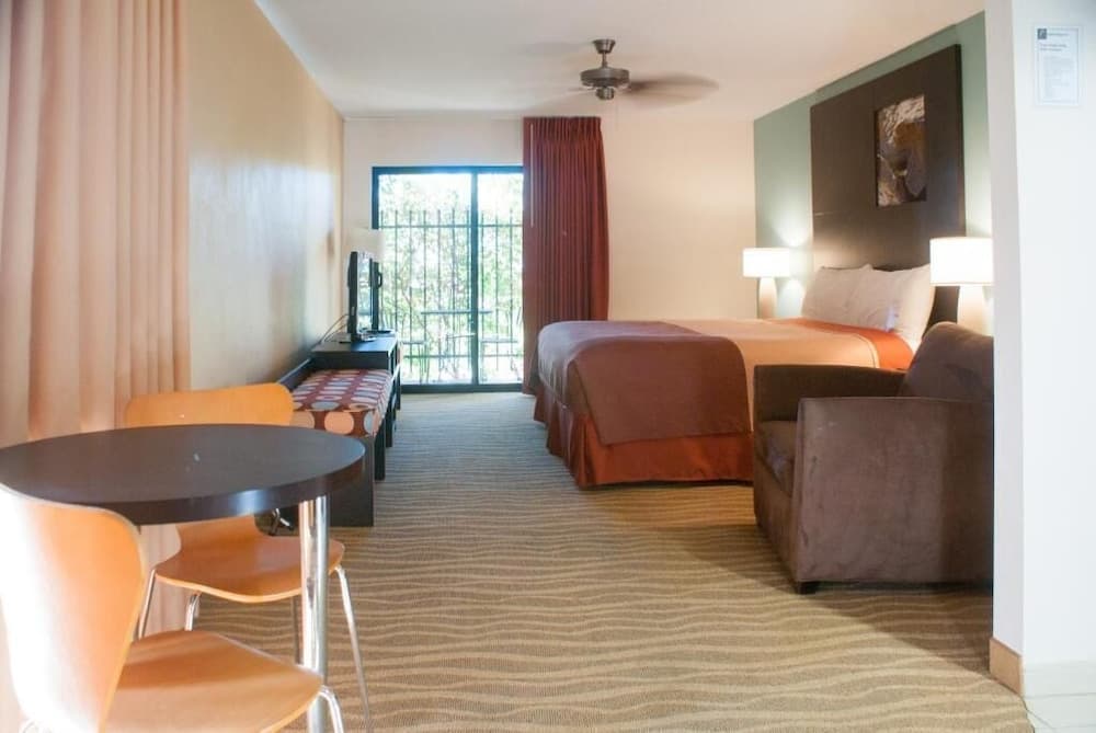 Super 8 by Wyndham Indio gallery photo in Indio, CA — image 10