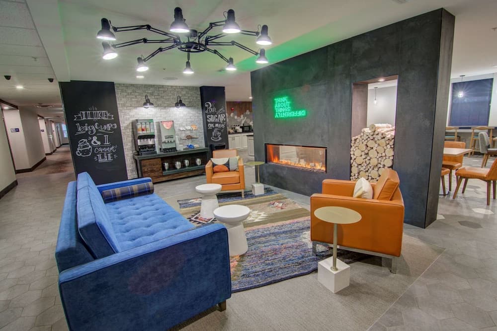 Comfort Suites Airport interior in Newport News, VA — gallery photo 2
