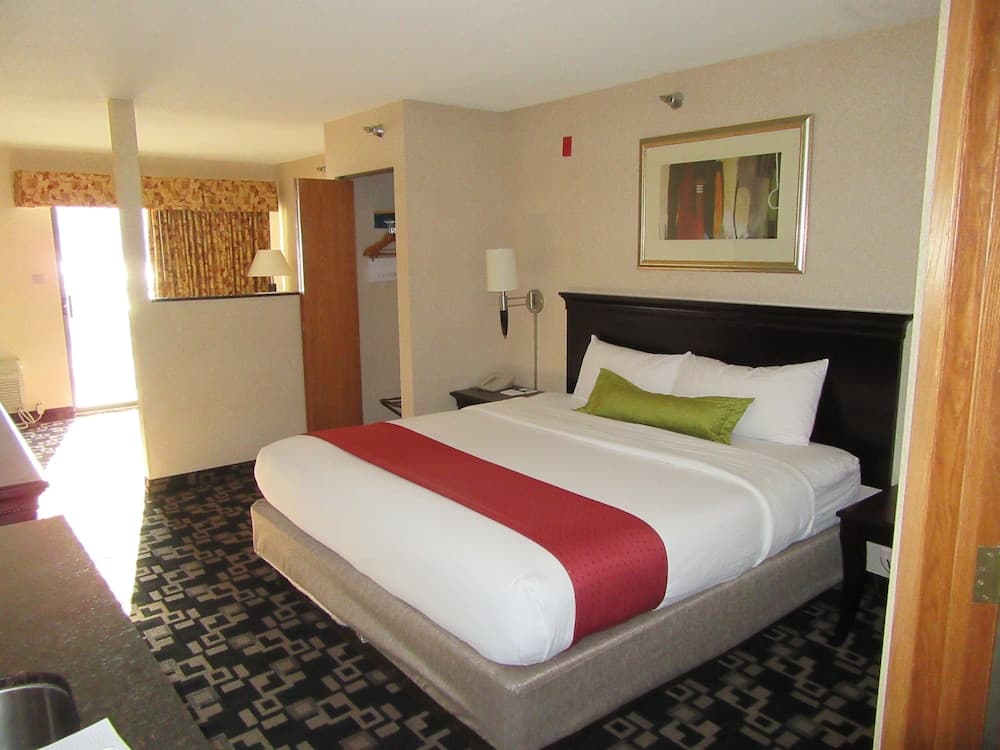 Express Suites Riverport Inn & Suites property views in Winona, MN — gallery photo 3