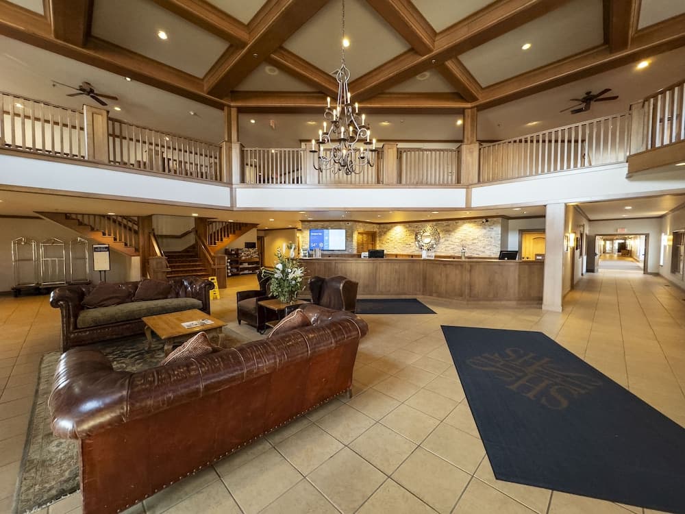 Stone Harbor interior in Sturgeon Bay, WI — gallery photo 2