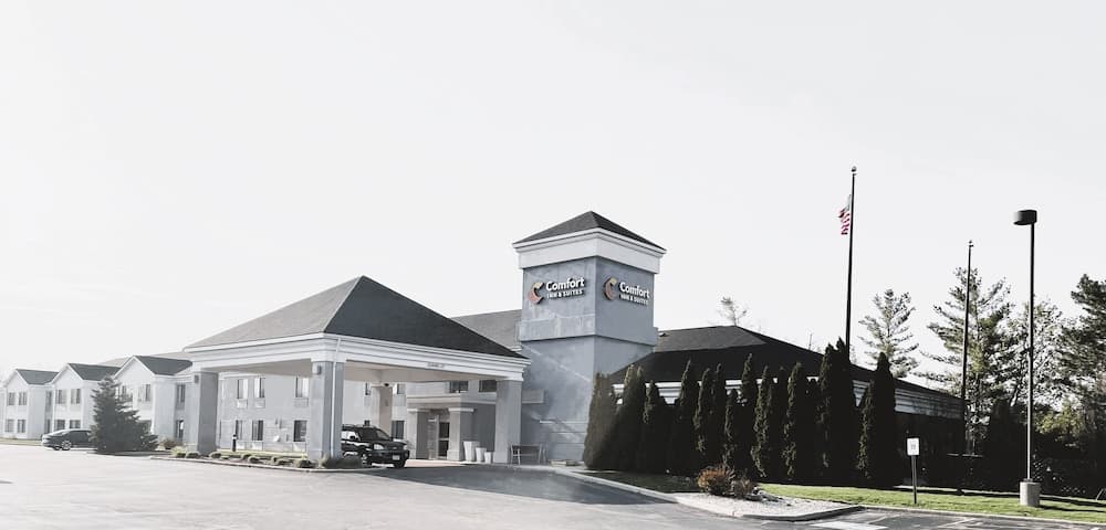 Comfort Inn & Suites NW Milwaukee featured exterior or lobby in Village of Germantown, WI — similar hotel
