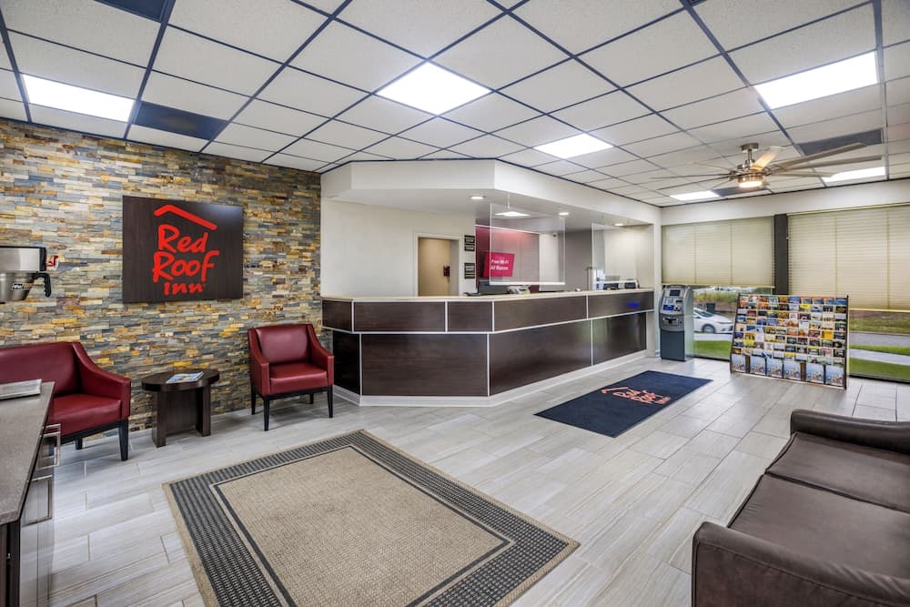 Red Roof Inn Savannah - Southside/Midtown property views in Savannah, GA — gallery photo 3