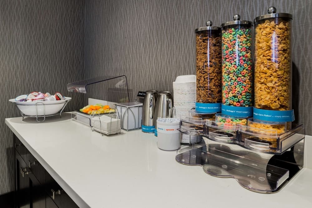 Hampton Inn & Suites Wixom gallery photo in Wixom, MI — image 4