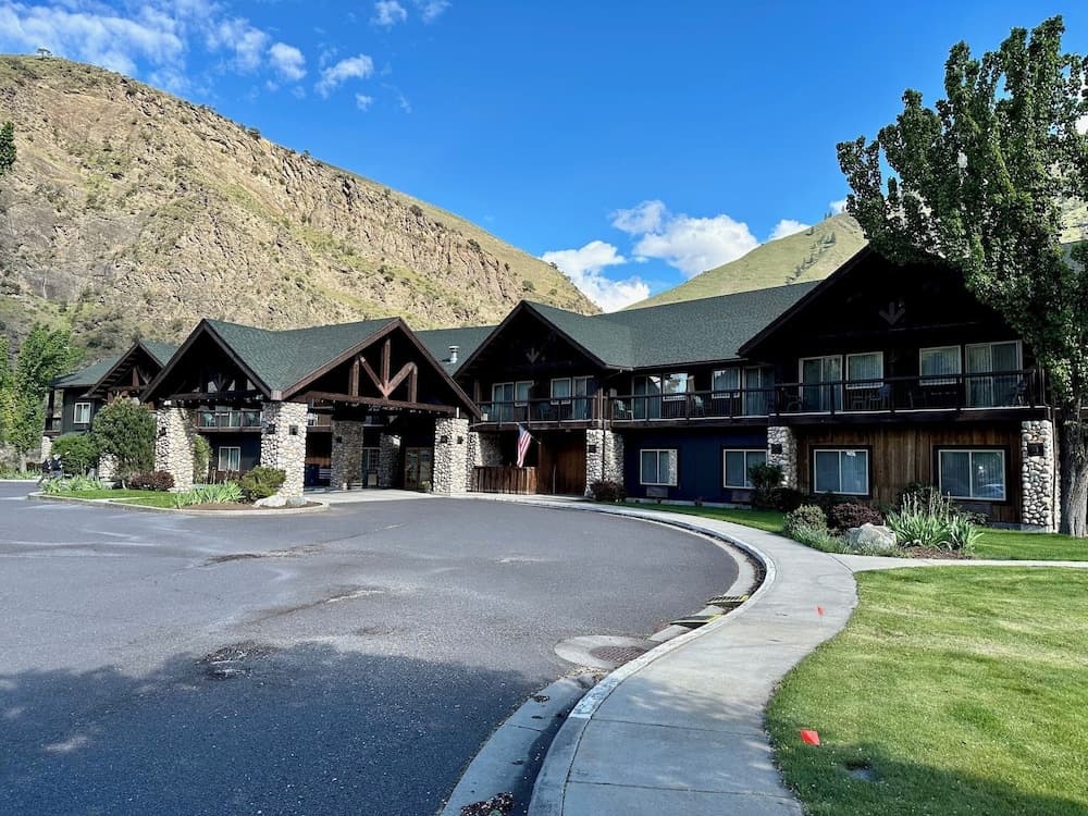 Salmon Rapids Lodge featured exterior or lobby in Riggins, ID — similar hotel