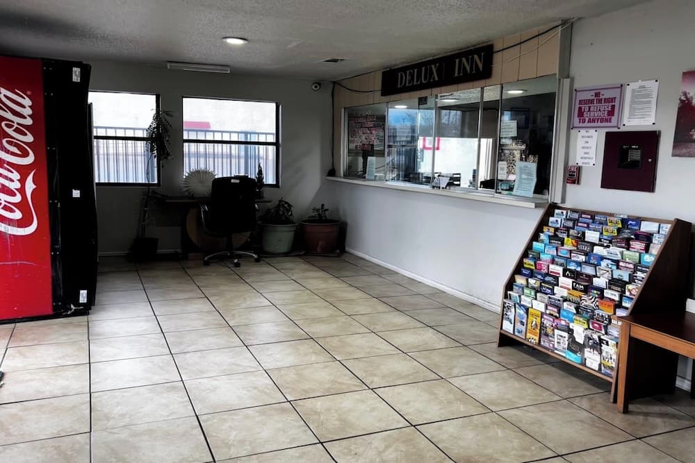 Deluxe Inn Motel By Oyo Grand Prairie Interstate 30 property views in Grand Prairie, TX — gallery photo 3