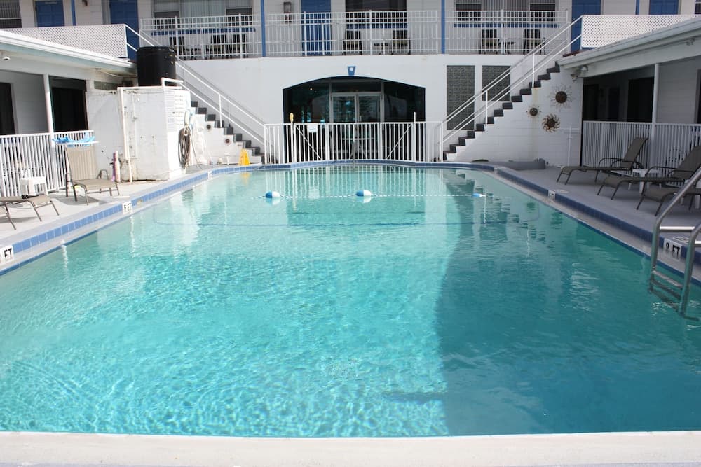 iBeach Resort interior in Treasure Island, FL — gallery photo 2