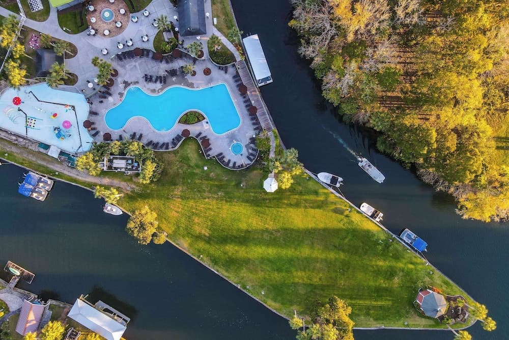 Plantation Resort on Crystal River, Ascend Hotel Collection property views in Crystal River, FL — gallery photo 3