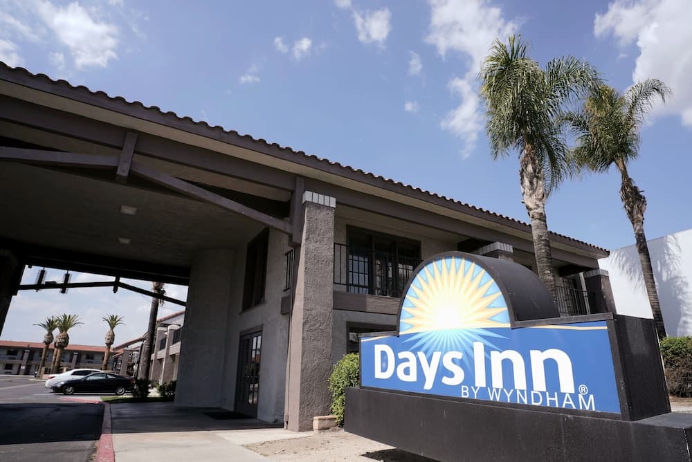 Days Inn by Wyndham Hemet gallery photo in Hemet, CA — image 5