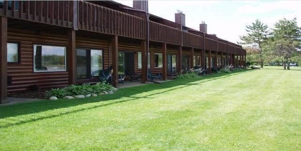 Point Place featured exterior or lobby in Pequot Lakes, MN — similar hotel