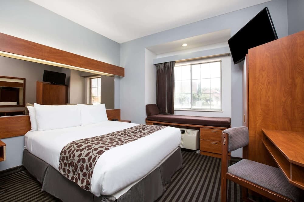 Microtel Inn & Suites by Wyndham Garland/Dallas gallery photo in Garland, TX — image 11
