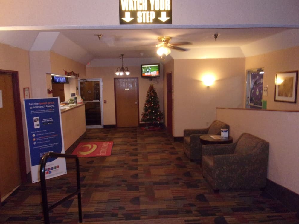 Econo Lodge Kent - Akron West interior in Kent, OH — gallery photo 2