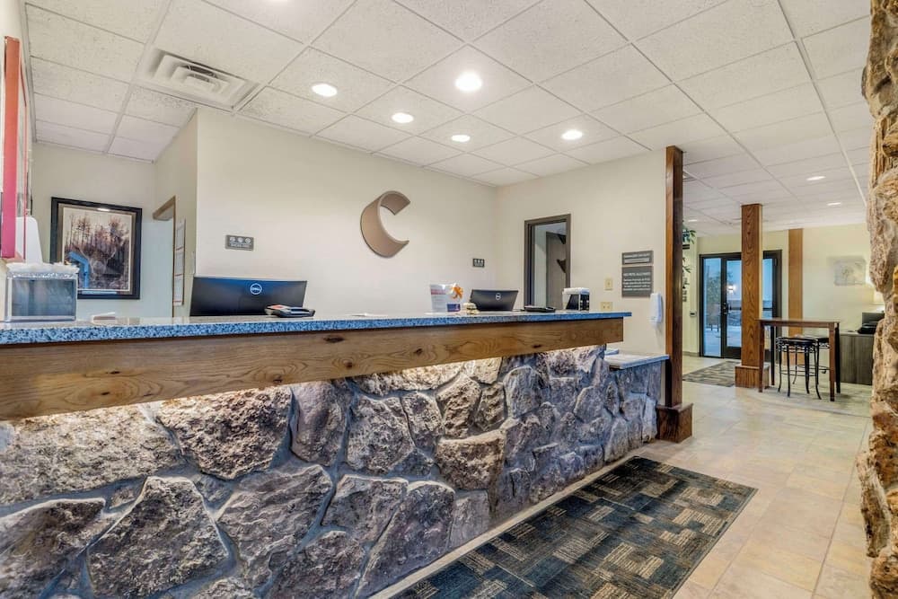 Comfort Inn & Suites Mt. Rushmore interior in Keystone, SD — gallery photo 2