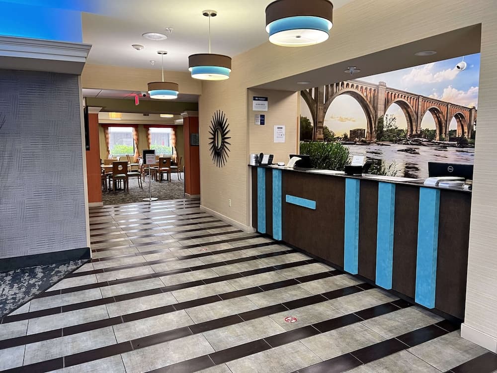 Best Western Plus Glen Allen Inn interior in Glen Allen, VA — gallery photo 2