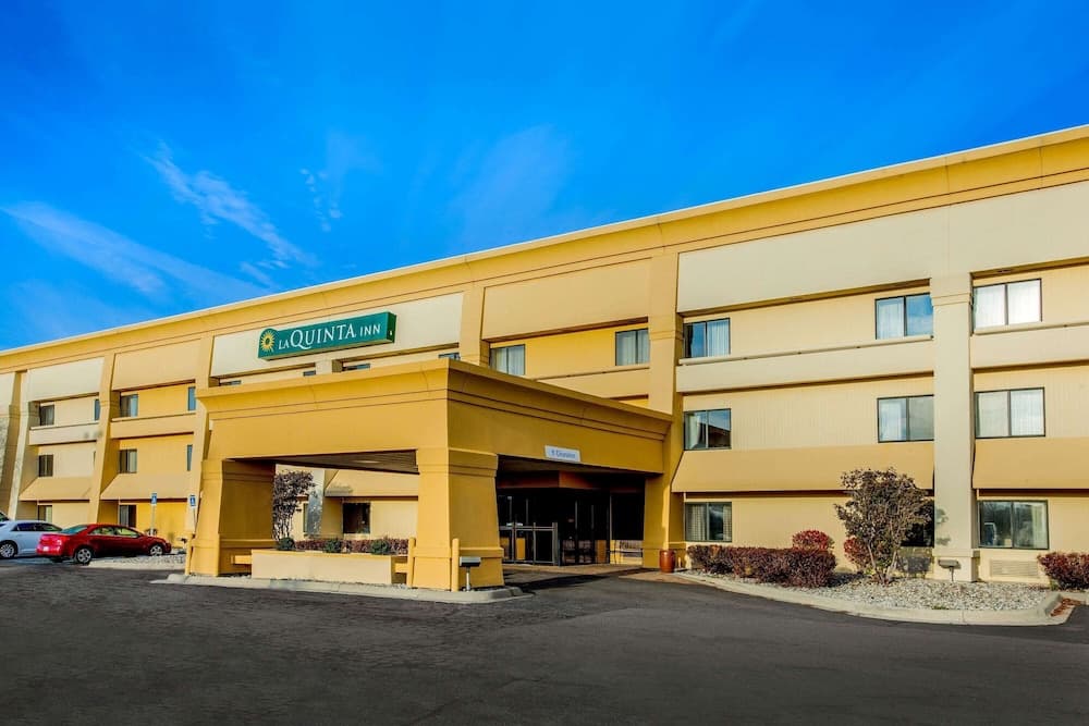 La Quinta Inn by Wyndham Detroit Southgate featured exterior or lobby in Southgate, MI — similar hotel