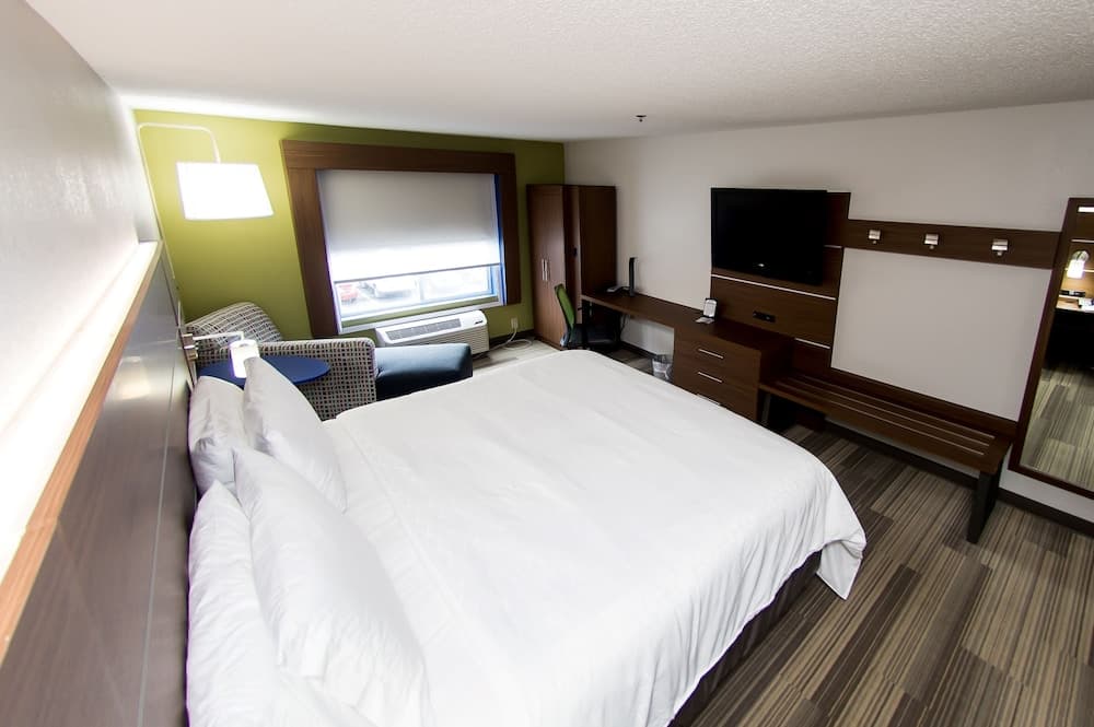 Holiday Inn Express Hotel and Suites Statesville by IHG interior in Statesville, NC — gallery photo 2