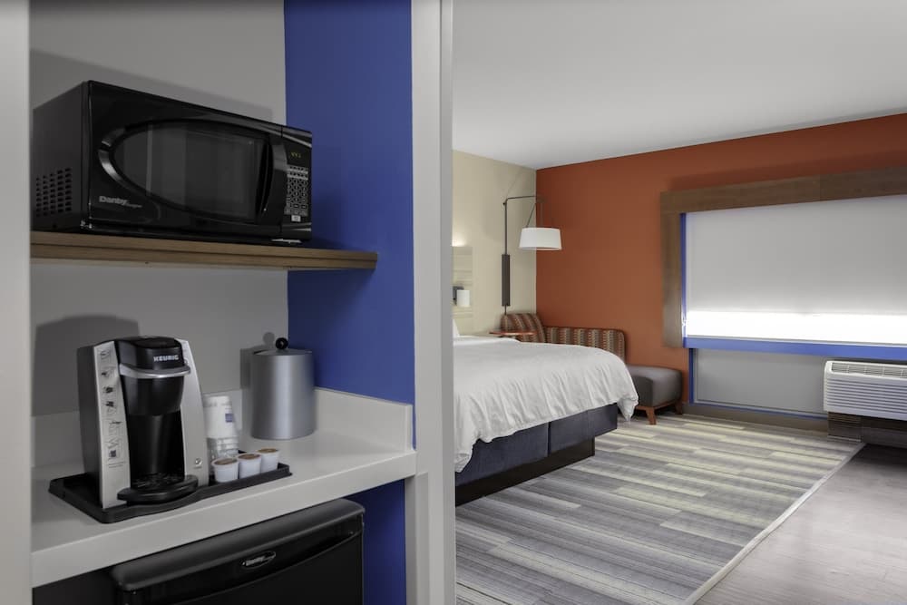 Holiday Inn Express & Suites Wilmington West - Medical Park by IHG interior in Wilmington, NC — gallery photo 2