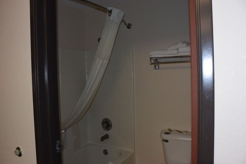 Travelodge Suites by Wyndham Newberg gallery photo in Newberg, OR — image 121