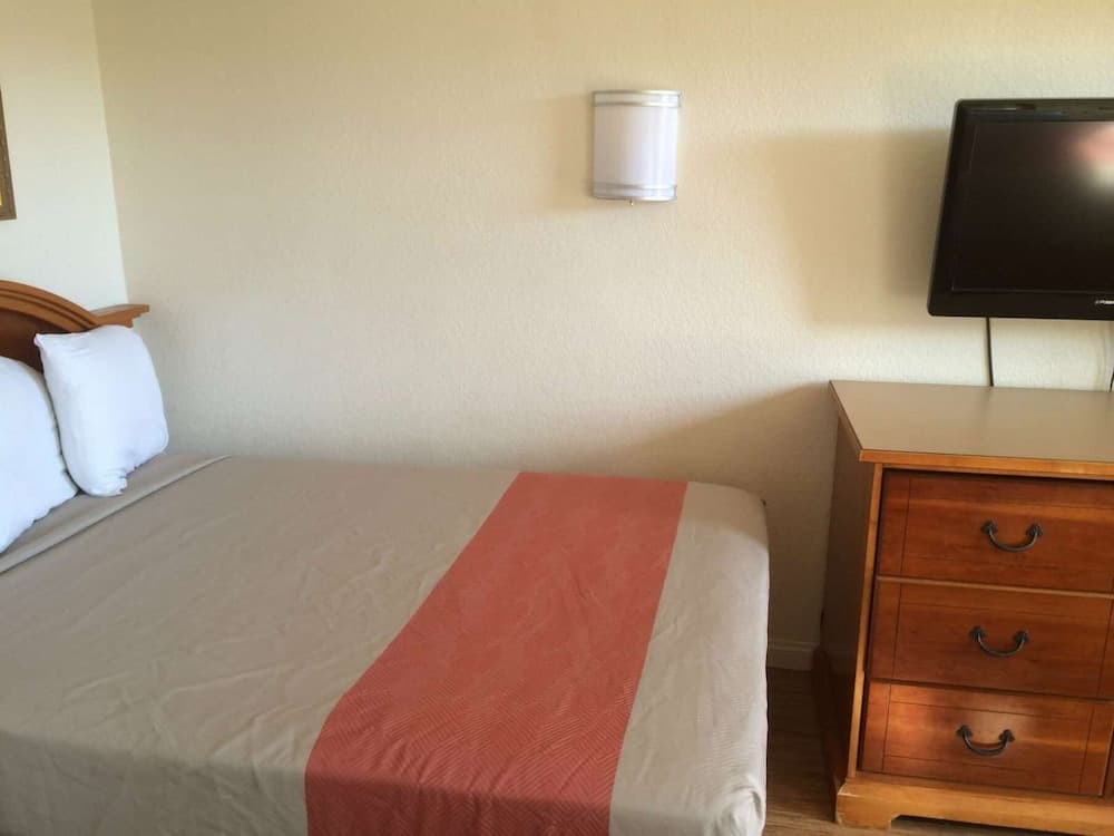 Vagabond Inn Hemet gallery photo in Hemet, CA — image 7