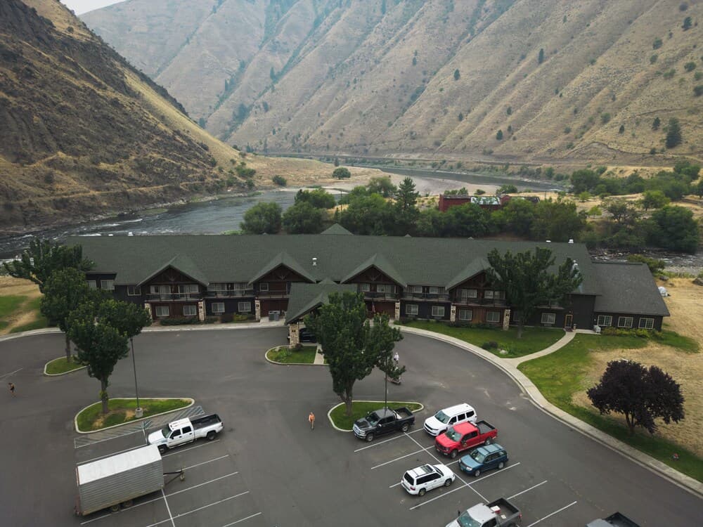 Salmon Rapids Lodge interior in Riggins, ID — gallery photo 2