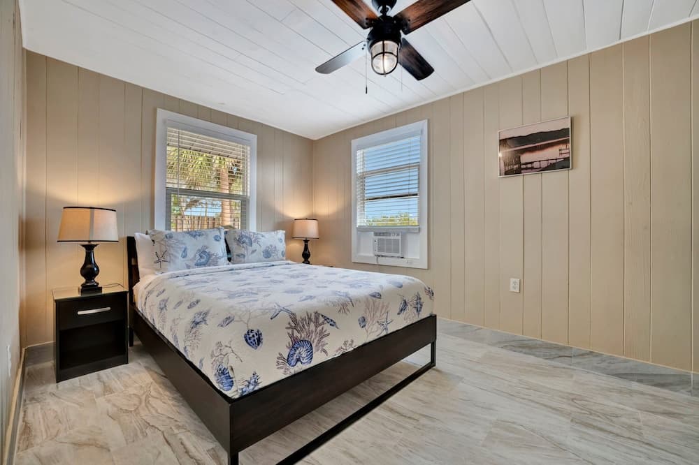 Stones Throw Beachfront Luxury Suites property views in Indian Rocks Beach, FL — gallery photo 3