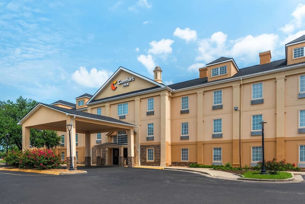 Comfort Inn Lafayette North I-10 featured exterior or lobby in Lafayette, LA — similar hotel