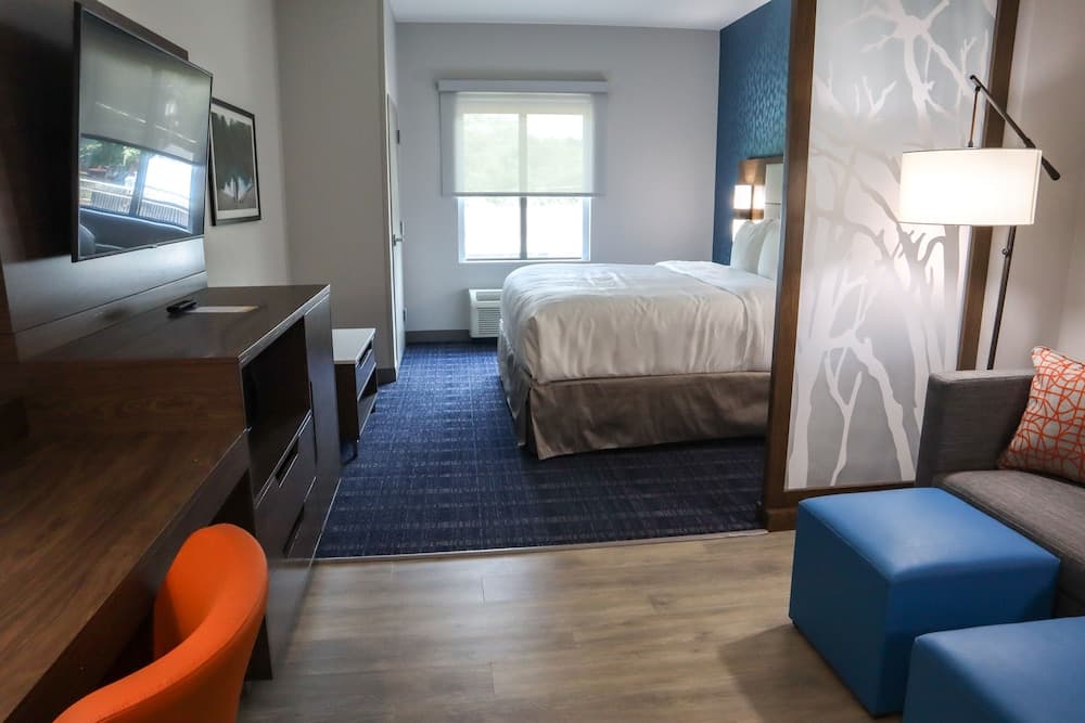 Comfort Suites Gainesville near University gallery photo in Gainesville, FL — image 27