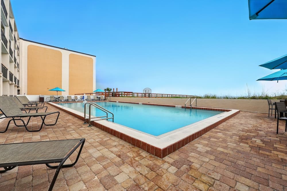 Beacher's Lodge Oceanfront Suites property views in St. Augustine, FL — gallery photo 3