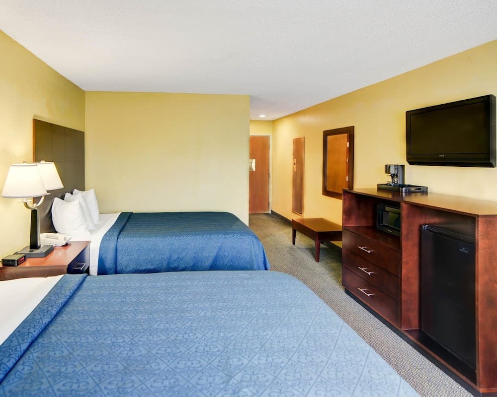 Quality Inn & Suites Grand Prairie South gallery photo in Grand Prairie, TX — image 14