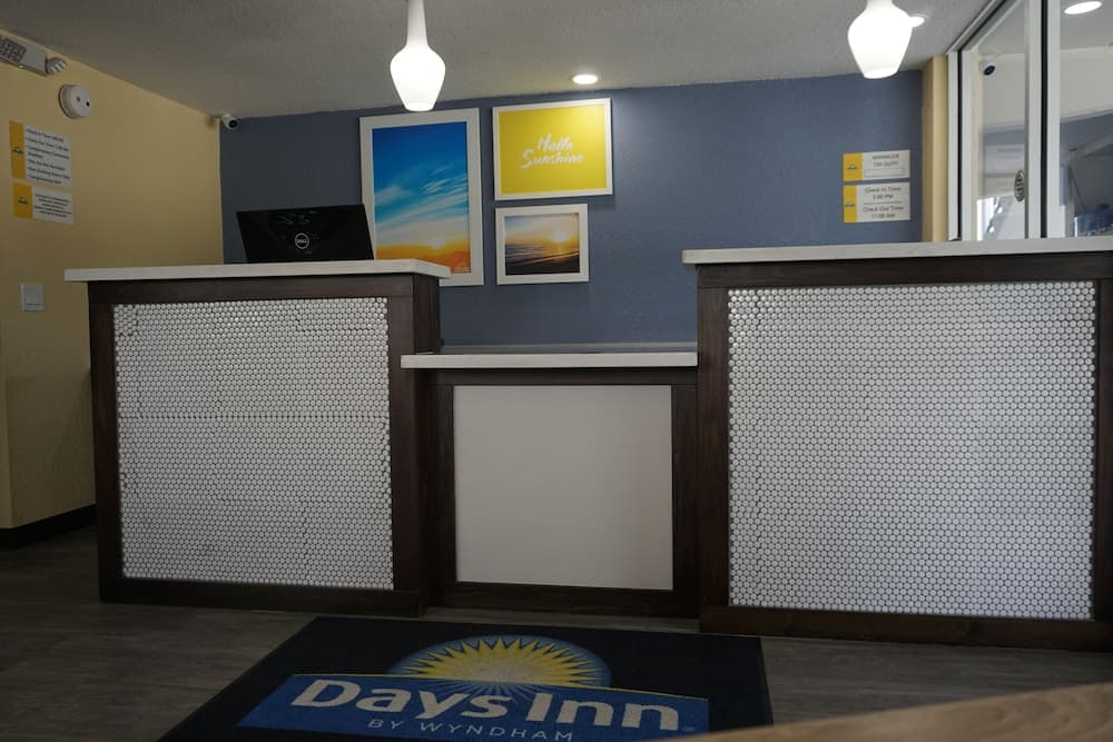 Days Inn by Wyndham Apopka/Orlando interior in Apopka, FL — gallery photo 2