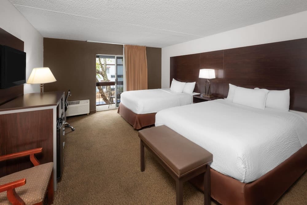 Endeavor Inn & Suites, Trademark Collection by Wyndham gallery photo in Topeka, KS — image 39