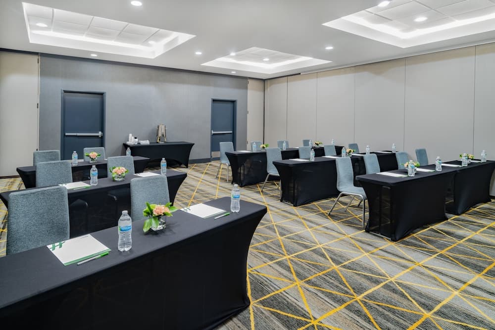 Holiday Inn Southaven Central - Memphis by IHG interior in Southaven, MS — gallery photo 2