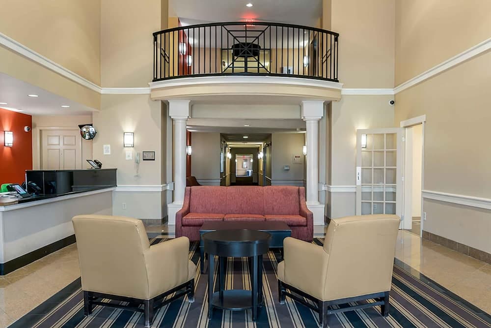 Baymont by Wyndham Auburn Hills South interior in Auburn Hills, MI — gallery photo 2