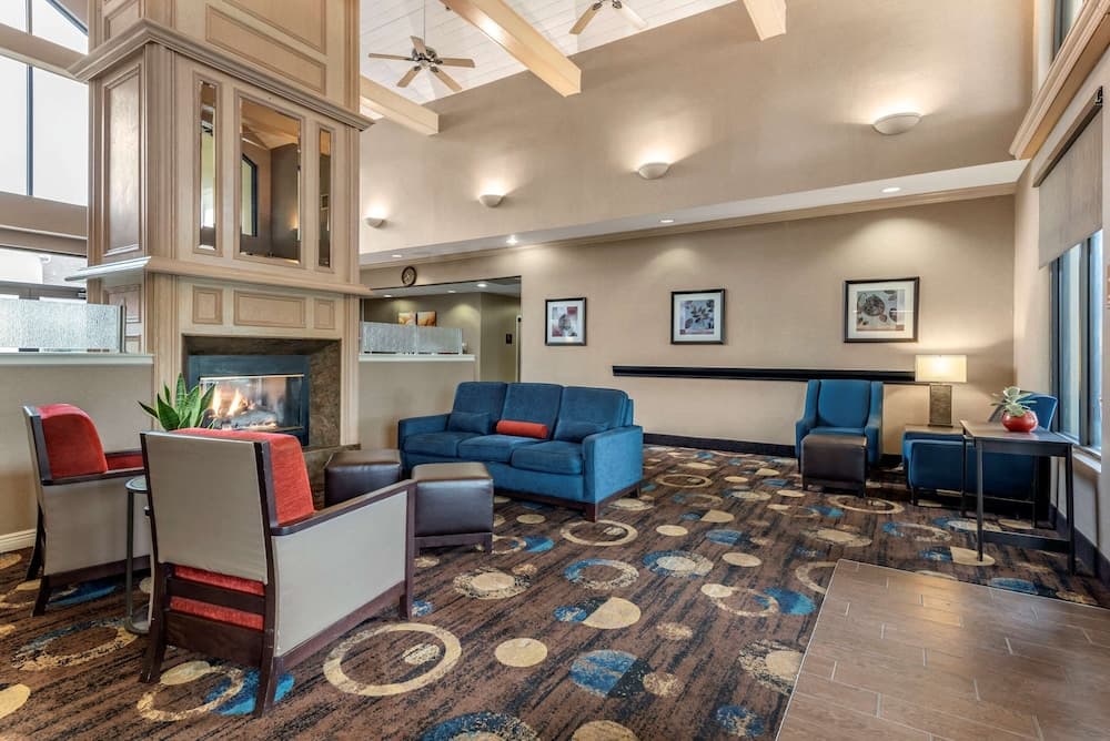 Comfort Inn & Suites Warsaw near US-30 gallery photo in Warsaw, IN — image 37