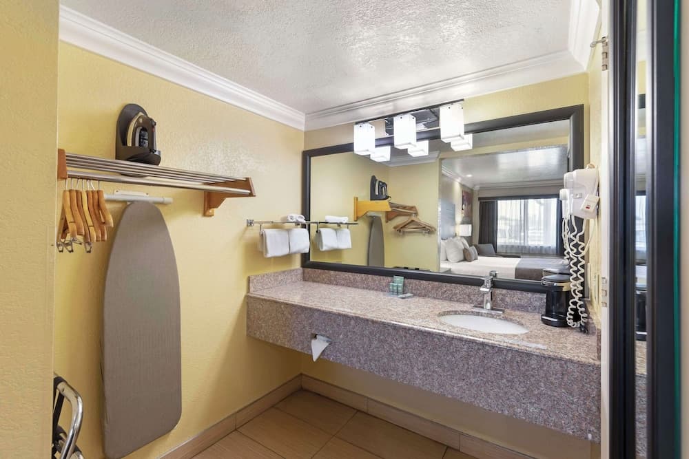 Best Western Hanford Inn gallery photo in Hanford, CA — image 36