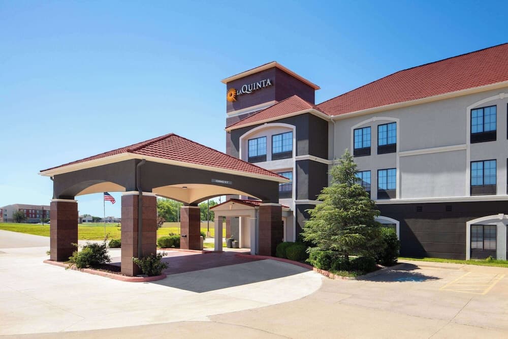 La Quinta Inn & Suites by Wyndham Woodward — hotel in Woodward, Oklahoma