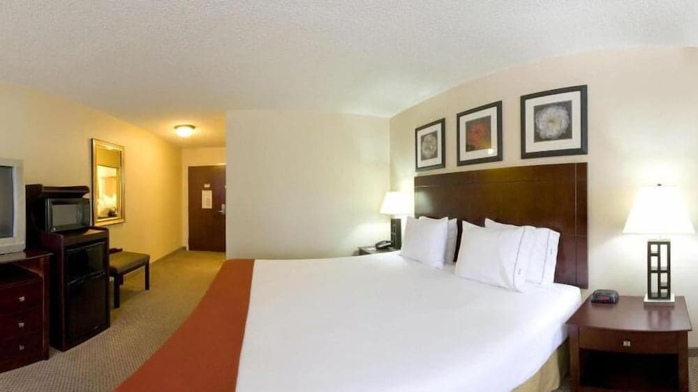 Holiday Inn Express & Suites Dickson by IHG property views in Dickson, TN — gallery photo 3