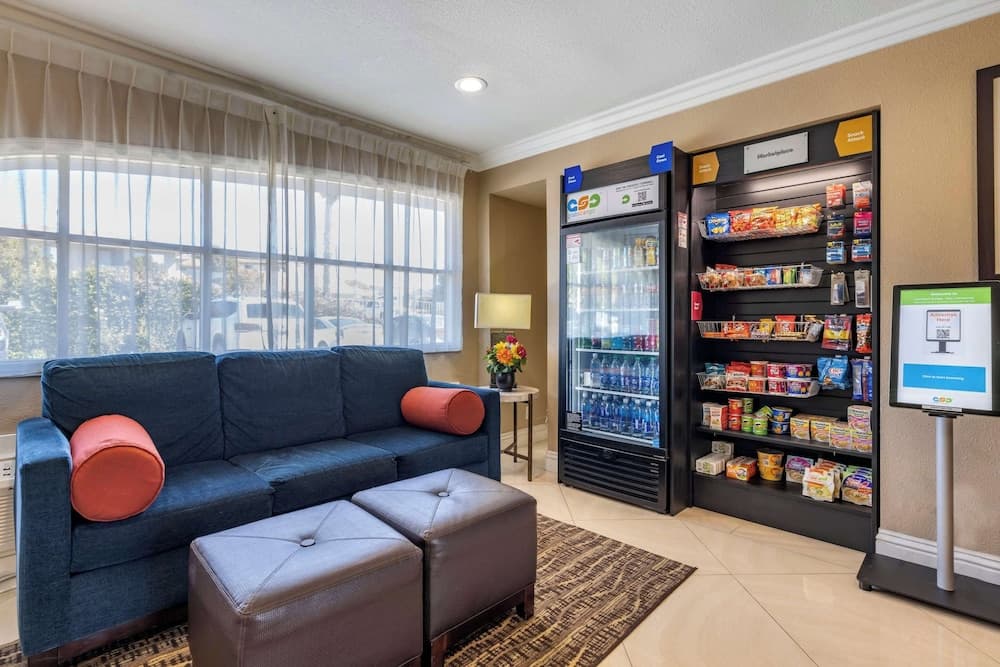 Comfort Suites San Clemente Beach property views in San Clemente, CA — gallery photo 3