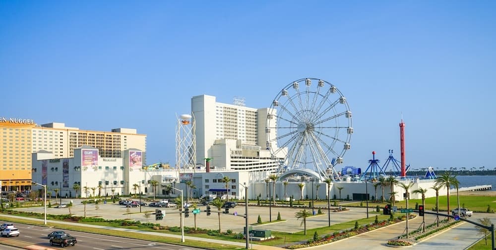 Margaritaville Resort Biloxi featured exterior or lobby in Biloxi, MS — similar hotel
