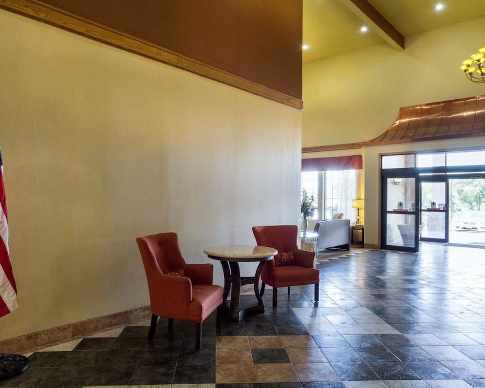 Comfort Inn & Suites Burnet interior in Burnet, TX — gallery photo 2