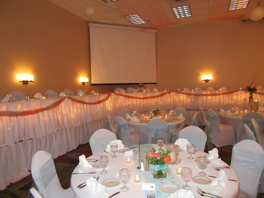 Express Suites Riverport Inn & Suites gallery photo in Winona, MN — image 49