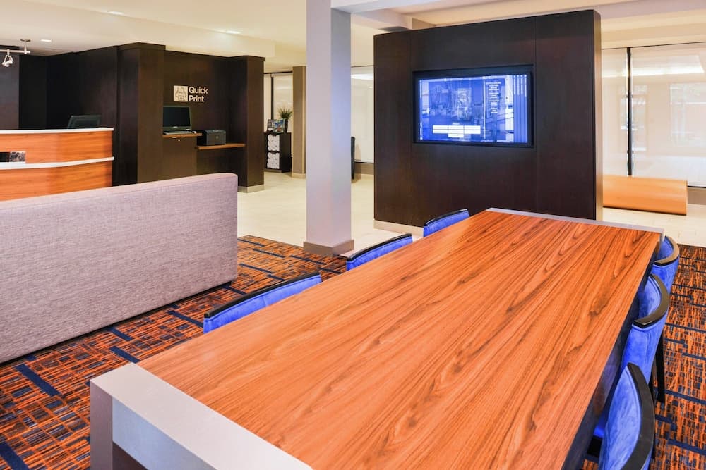Courtyard by Marriott Beaumont interior in Beaumont, TX — gallery photo 2