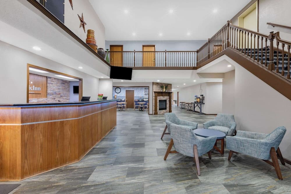 AmericInn by Wyndham Pella property views in Pella, IA — gallery photo 3
