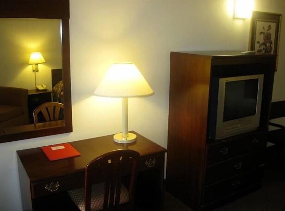 Red Carpet Inn Chambersburg property views in Chambersburg, PA — gallery photo 3