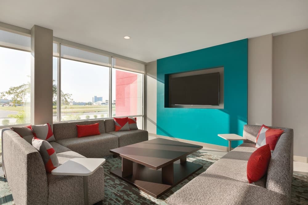 avid hotel Fayetteville West by IHG gallery photo in Fayetteville, AR — image 9