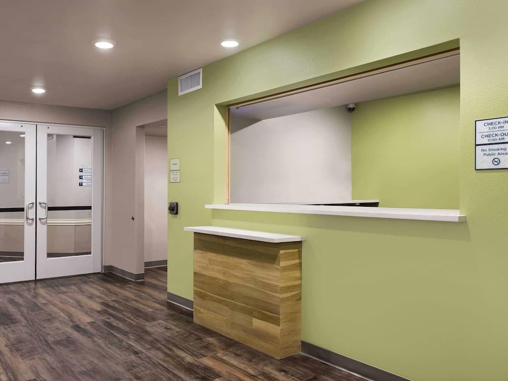 WoodSpring Suites Savannah West - Ellabell Metaplant interior in Ellabell — gallery photo 2