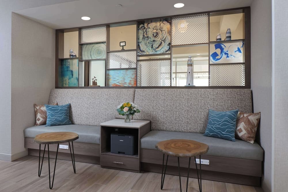 Hampton Inn & Suites Manistee Waterfront interior in Manistee, MI — gallery photo 2