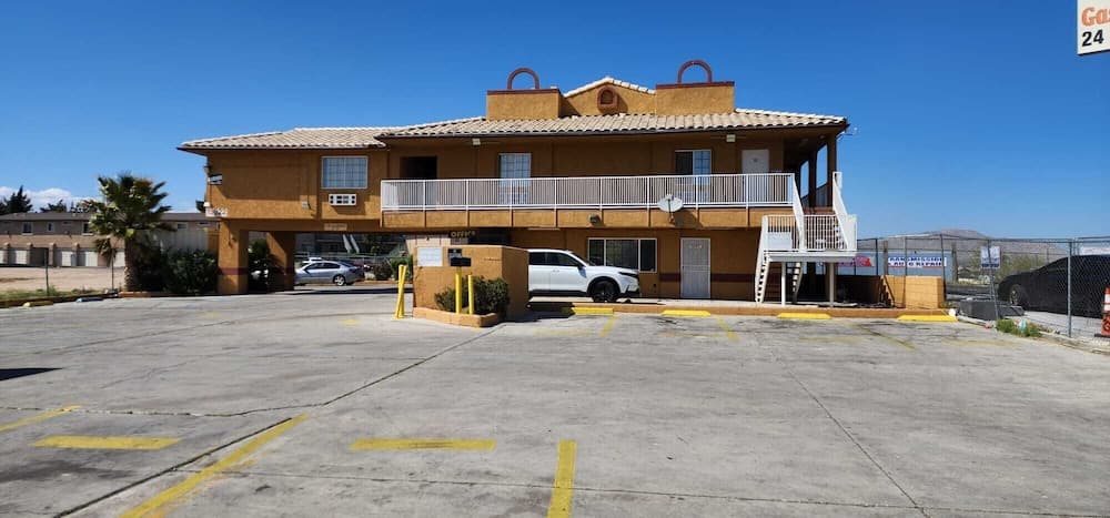 Economy Inn Victorville property views in Victorville, CA — gallery photo 3