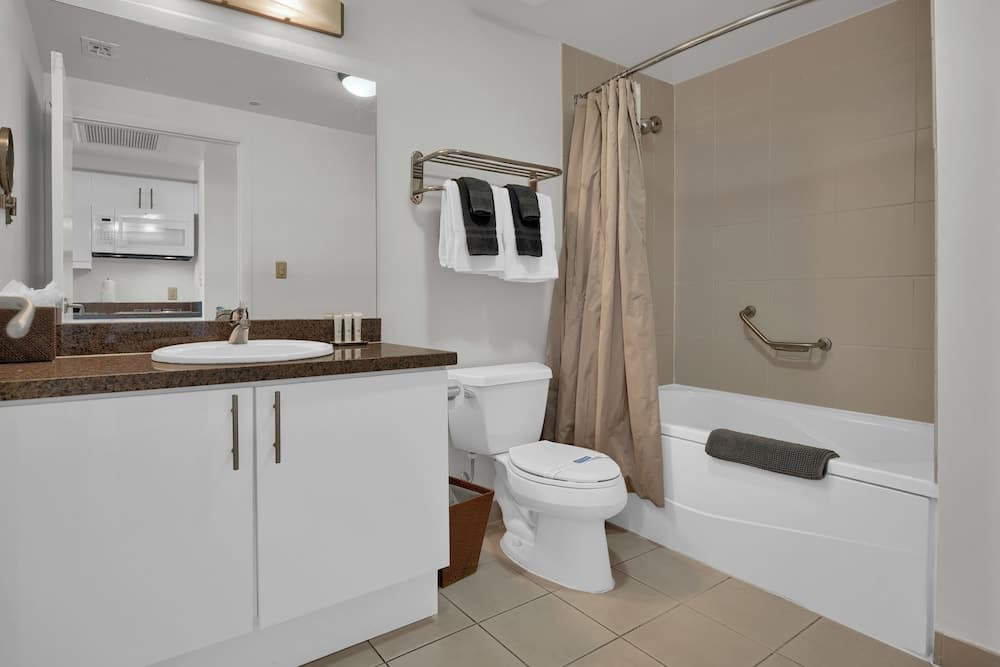 Glamorous Bay View Studio in the Grove property views in Miami, FL — gallery photo 3